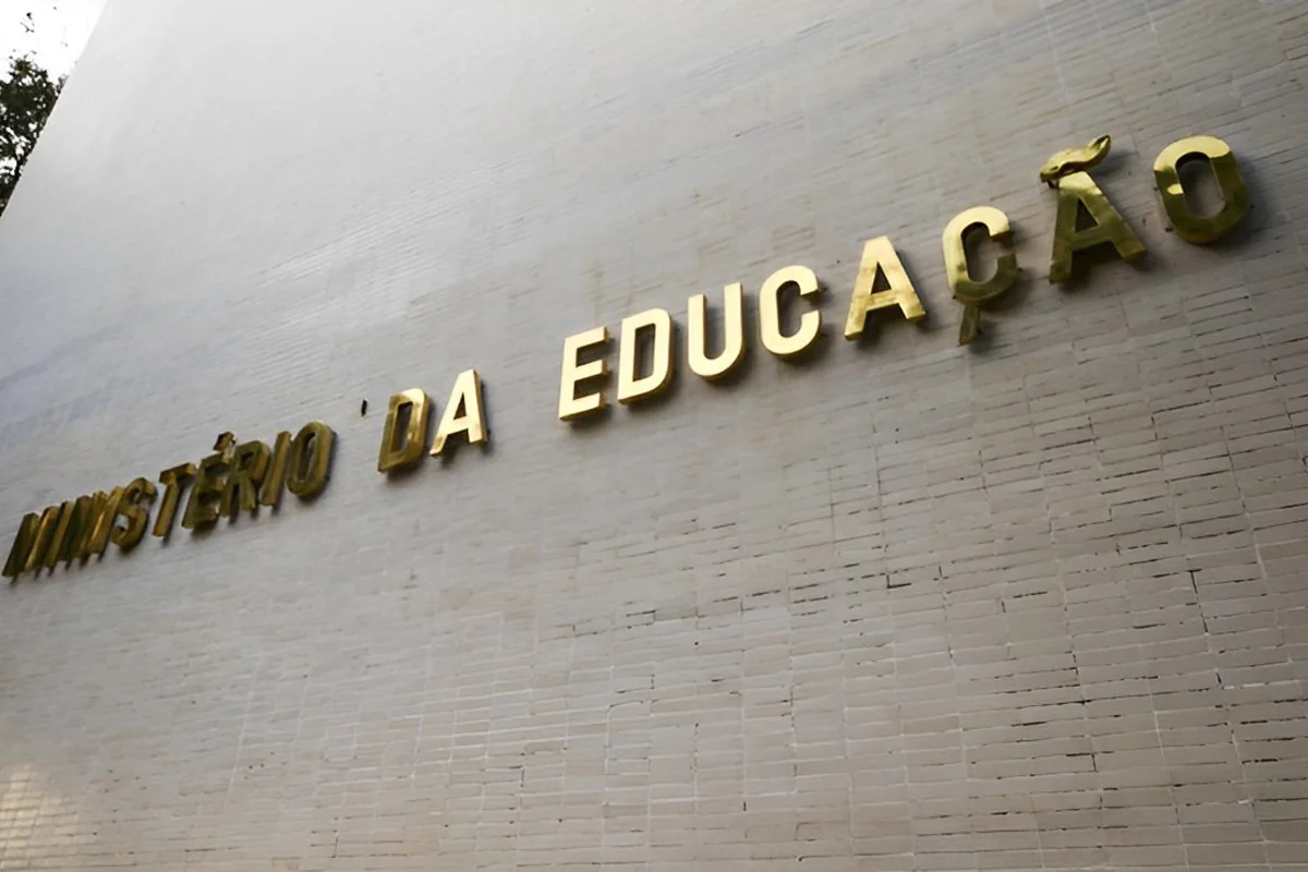 Contribuição do FCHSSALLA e do Seminário do Futuro para a agenda da reconstrução das políticas públicas do Ministério da Educação e Cultura